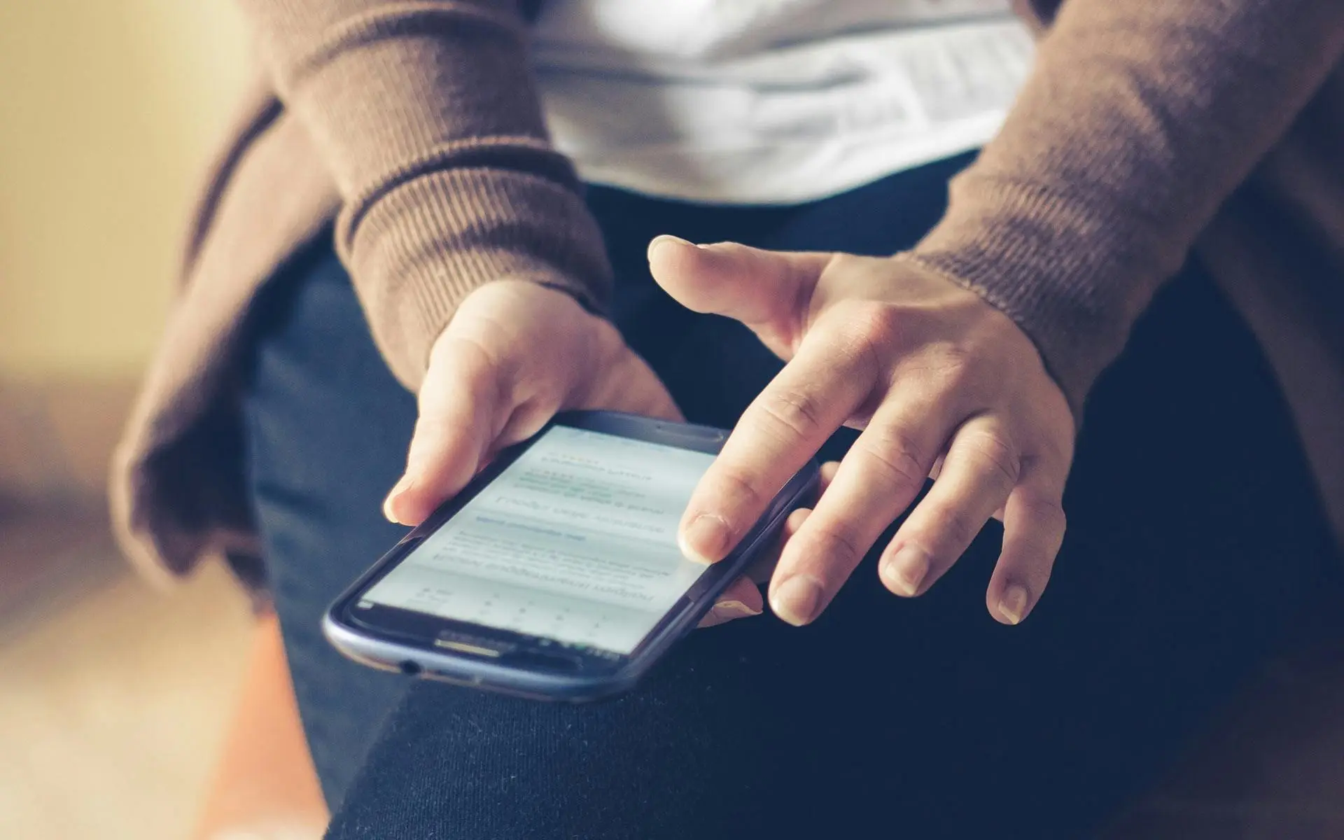 A realtor creating content on Instagram for their listings