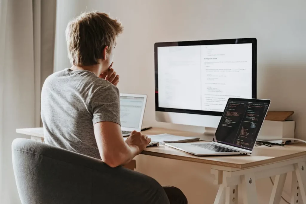 Smart realtors use tech tools to enhance efficiency and client service.