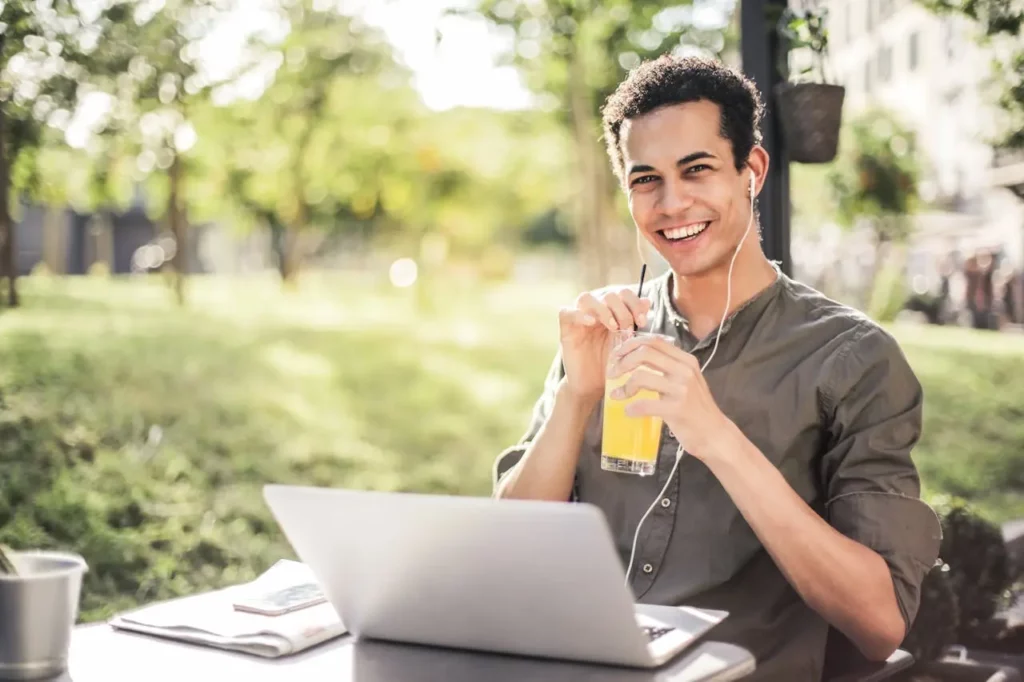 A real estate agent setting up automated email workflows.
