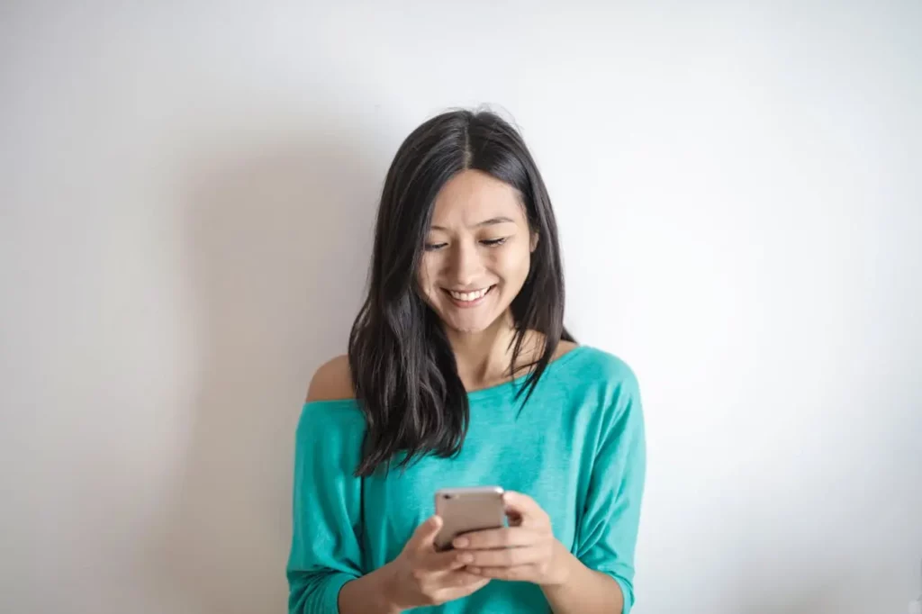 Realtor texting past clients to check in