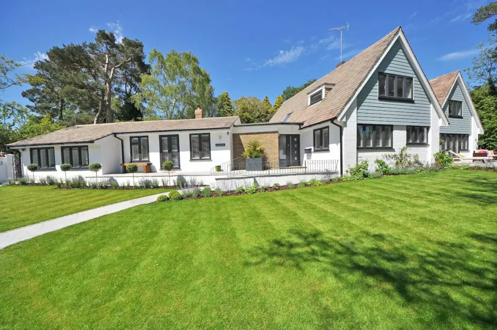 Bright, cheerful listing posts help you stand out during the spring surge.