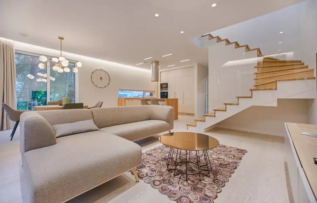 Help sellers maximize appeal with easy, seasonal staging upgrades.