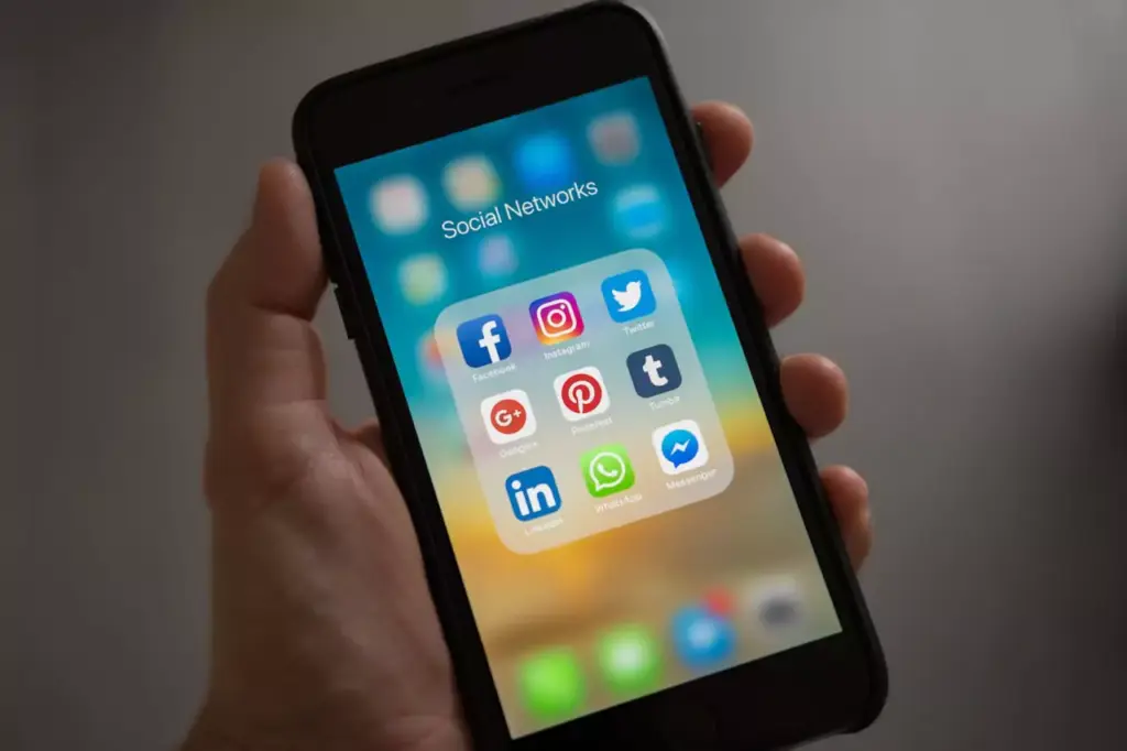 Stay top of mind with a polished and consistent social presence.