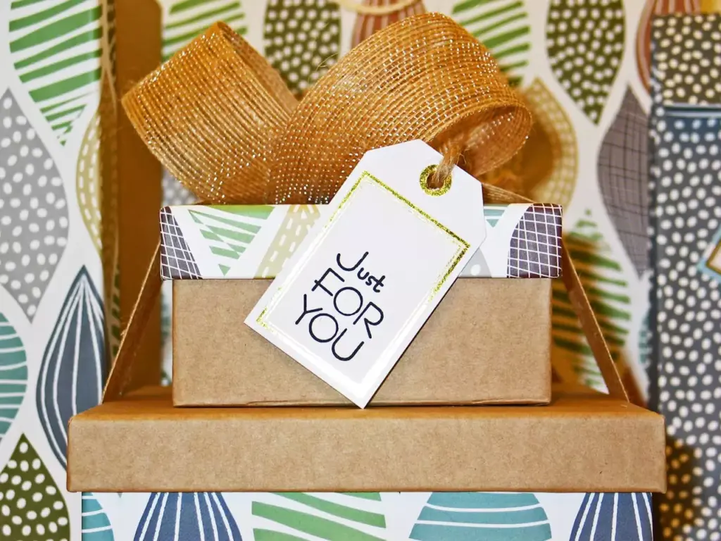 Local giveaways attract attention—and followers.