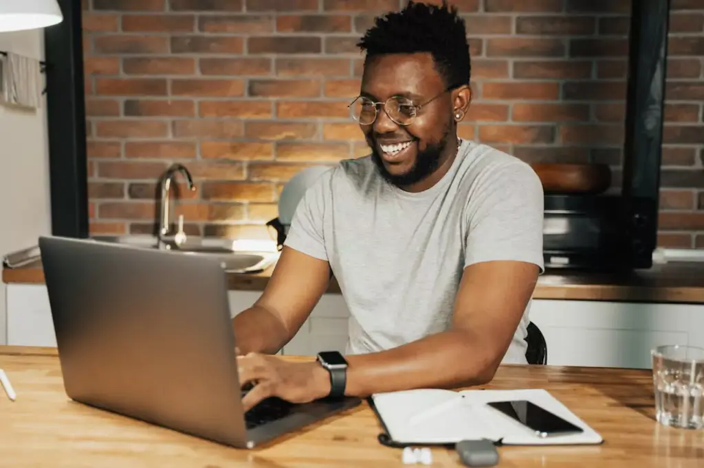 Friendly updates keep your name on their lips when someone asks, “Know any good agents