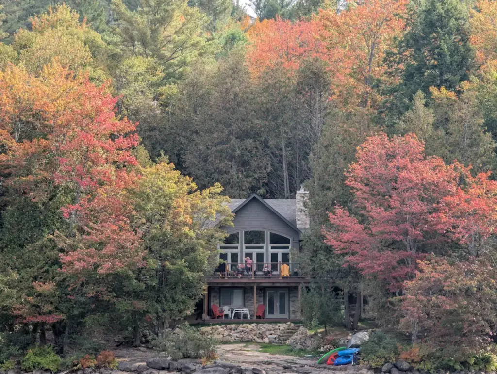 Seasonal touches make listings feel relevant and inviting.